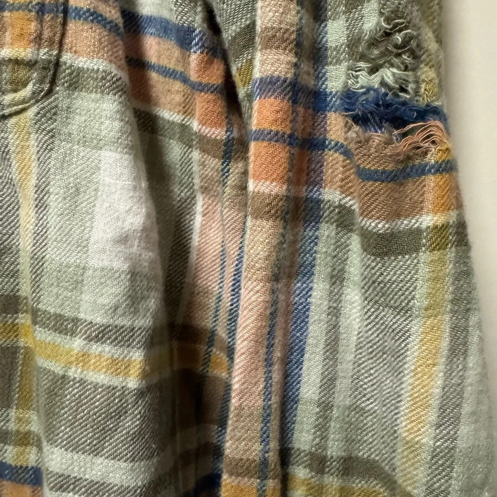 American Eagle women’s flannel - Picture 2 of 4